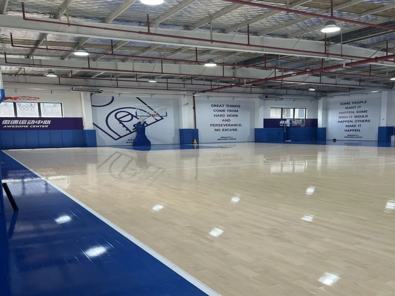 Detalle de la estructura de PVC de material virgen frente al material reciclado